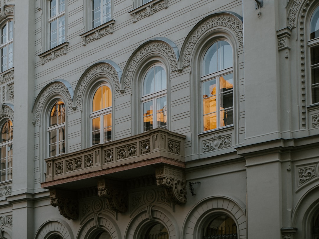 Historia sztuki w Henrykowie: architektoniczne perły.